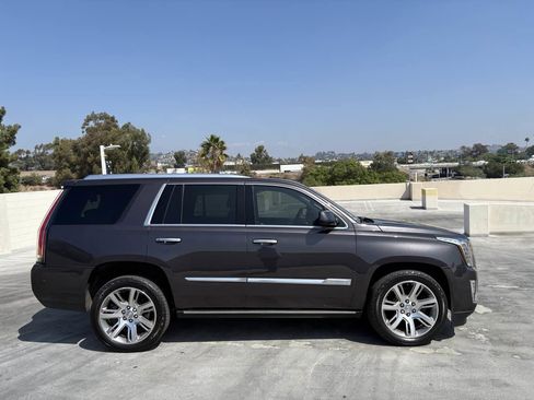 Used 2015 Cadillac Escalade Premium image 44