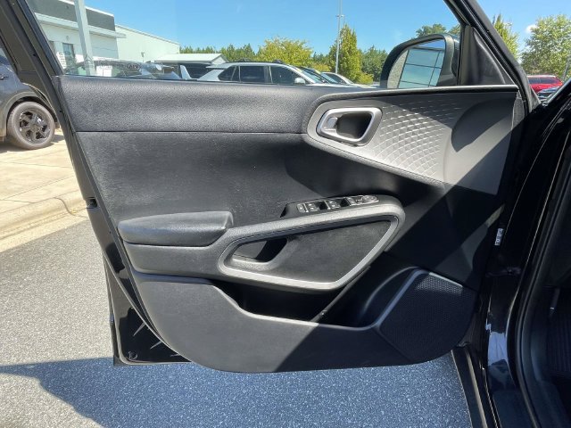 Used 2021 Kia Soul LX FWD image 16