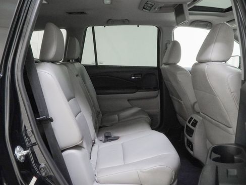 Used 2016 Honda Pilot Touring image 42