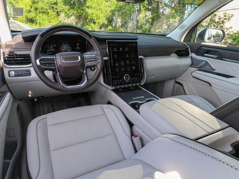 Used 2025 GMC Acadia Denali w/ Super Cruise Package FWD image 16