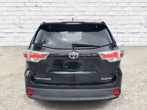 Used 2016 Toyota Highlander XLE AWD/4WD image 3