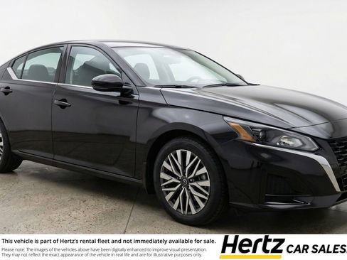 Used 2025 Nissan Altima 2.5 SV image 1