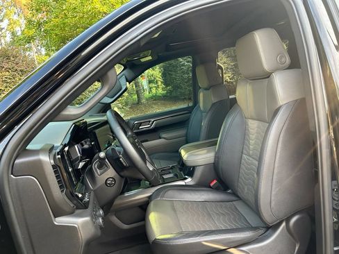 Used 2024 Chevrolet Silverado 1500 ZR2 w/ Technology Package AWD/4WD image 49