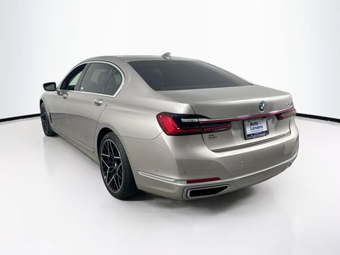 Used 2022 BMW 740i w/ Interior Design Package image 7