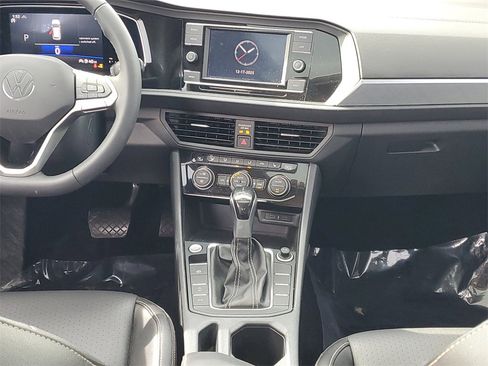 Used 2022 Volkswagen Jetta SE image 15