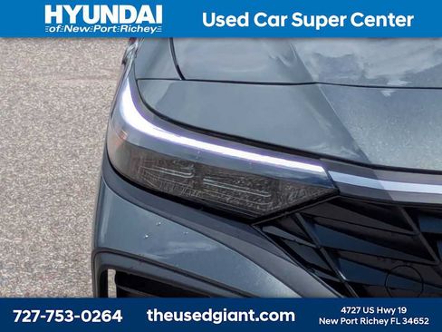 Used 2025 Hyundai Elantra SE FWD image 9