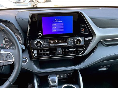 Certified 2024 Toyota Highlander LE image 7