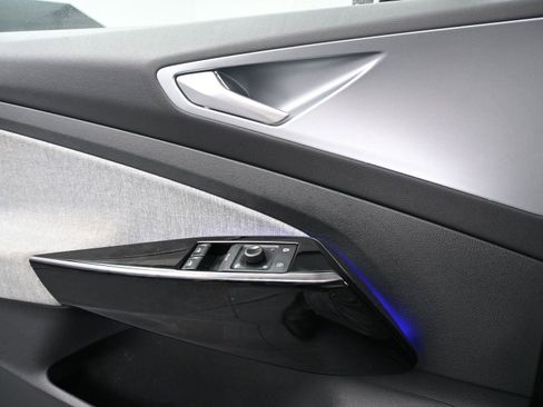 Used 2023 Volkswagen ID.4 Pro image 6