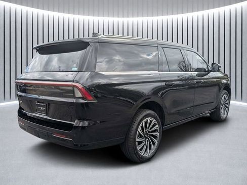 New 2026 Lincoln Navigator L Black Label AWD/4WD image 3
