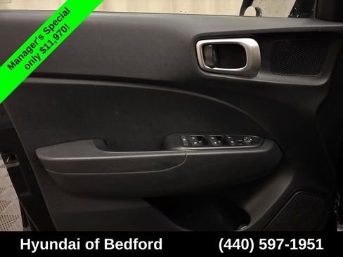 Used 2020 Hyundai Venue SEL FWD image 10