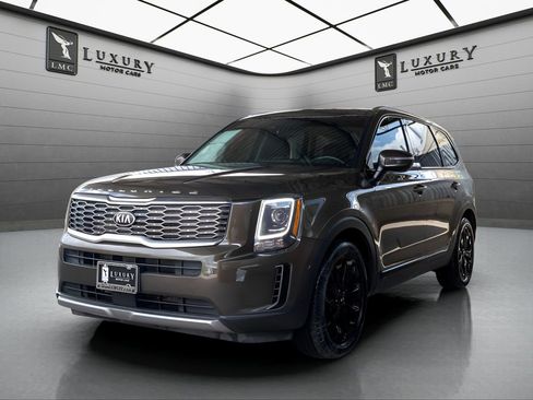 Used 2020 Kia Telluride S w/ S 8 Passenger Seating Package AWD/4WD image 4