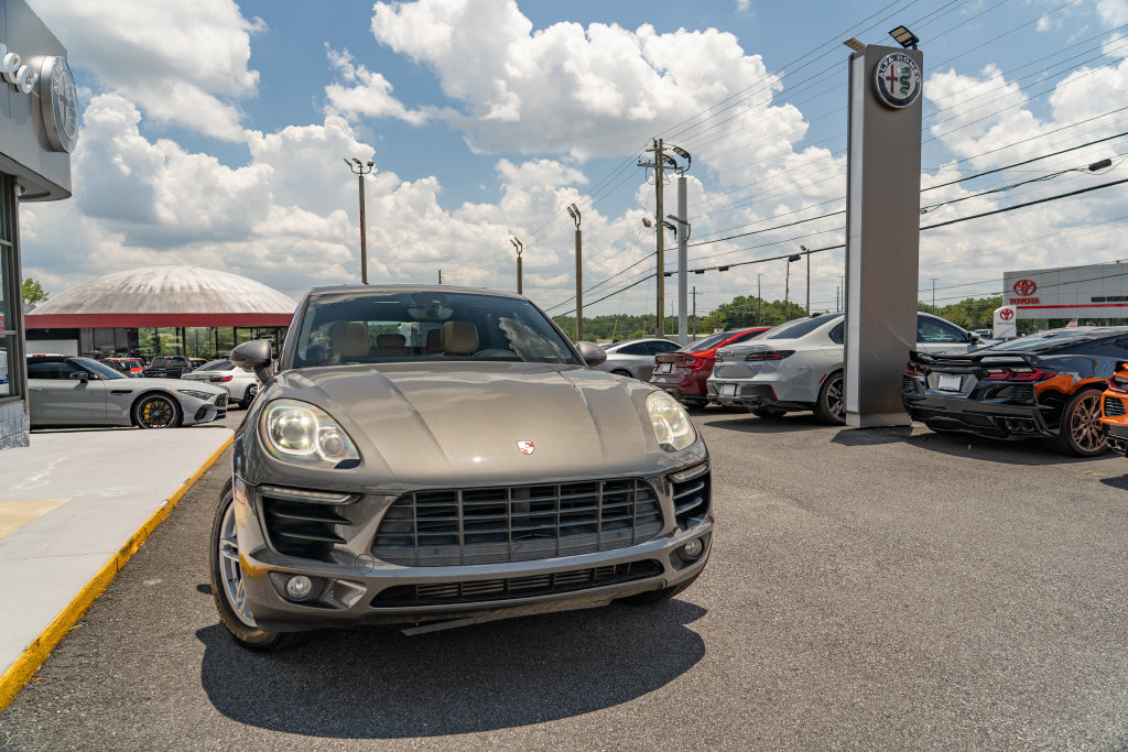 Used 2018 Porsche Macan AWD/4WD image 11