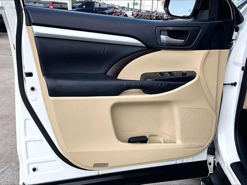 Used 2015 Toyota Highlander XLE image 20