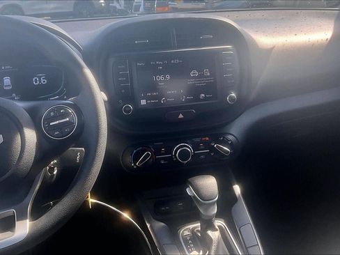 Used 2025 Kia Soul LX w/ LX Technology Package FWD image 6