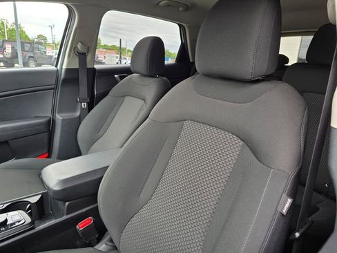 Used 2024 Kia Sportage LX AWD/4WD image 6