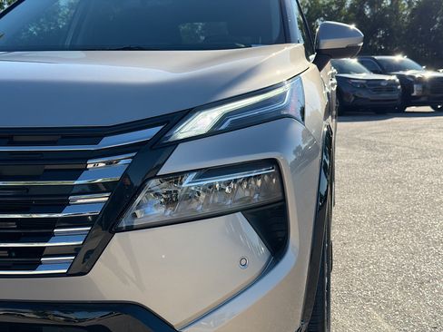 Used 2025 Nissan Rogue Platinum image 9