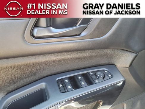 Used 2024 Nissan Pathfinder SV FWD image 11