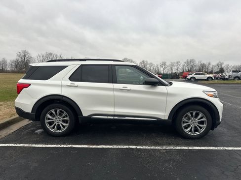 Used 2022 Ford Explorer XLT w/ Equipment Group 202A image 13