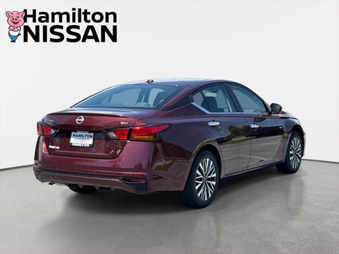 Used 2024 Nissan Altima 2.5 SV FWD image 2