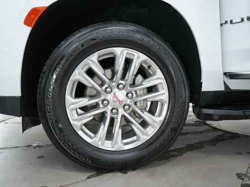 Used 2024 GMC Yukon SLT w/ SLT Luxury Package AWD/4WD image 33