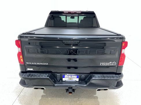 Used 2024 Chevrolet Silverado 1500 High Country w/ Technology Package AWD/4WD image 4