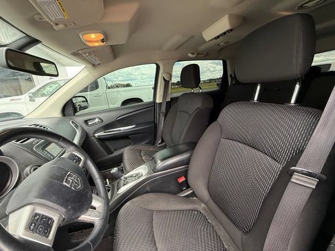 Used 2019 Dodge Journey SE w/ Connectivity Group FWD image 9