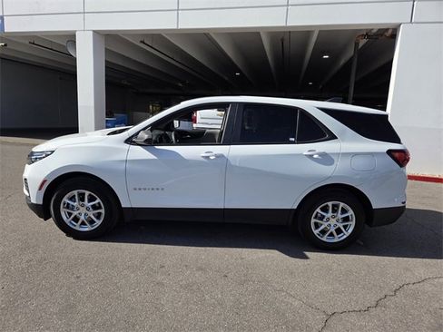 Certified 2022 Chevrolet Equinox LS w/ LS Convenience Package image 3