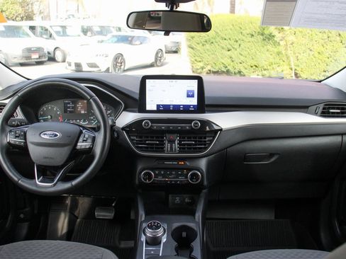 Used 2022 Ford Escape SE w/ SE Sport Appearance Package image 25