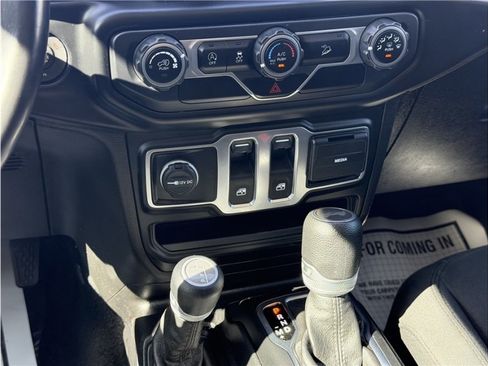 Used 2020 Jeep Wrangler Sport AWD/4WD image 38