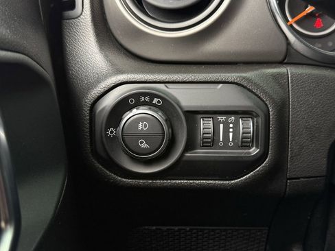 Used 2021 Jeep Gladiator Sport image 15