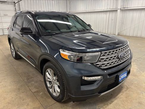 Used 2022 Ford Explorer Limited w/ Equipment Group 301A image 2