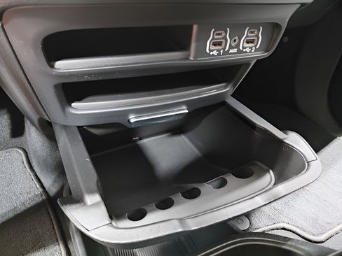 Used 2025 Chrysler Pacifica Select FWD image 30