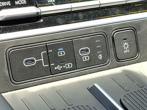 Used 2025 Hyundai Santa Fe Limited AWD/4WD image 26