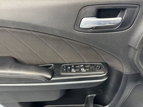 Used 2022 Dodge Charger SXT image 10