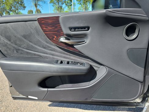 Used 2022 Lexus LS 500 w/ Interior Upgrade Package RWD image 27