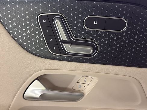 New 2026 Mercedes-Benz GLB 250 4MATIC image 18