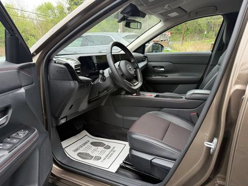Used 2025 Nissan Kicks SR AWD/4WD image 17