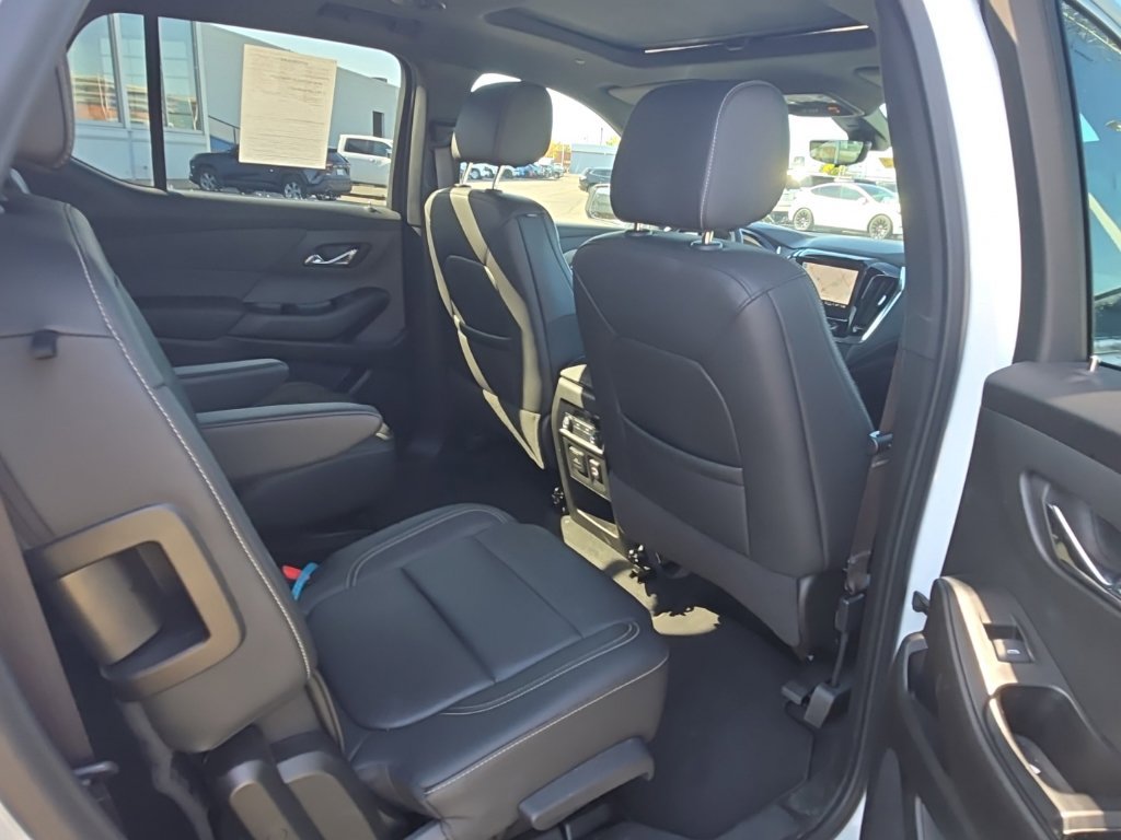 Used 2023 Chevrolet Traverse LT w/ LT Premium Package AWD/4WD image 15