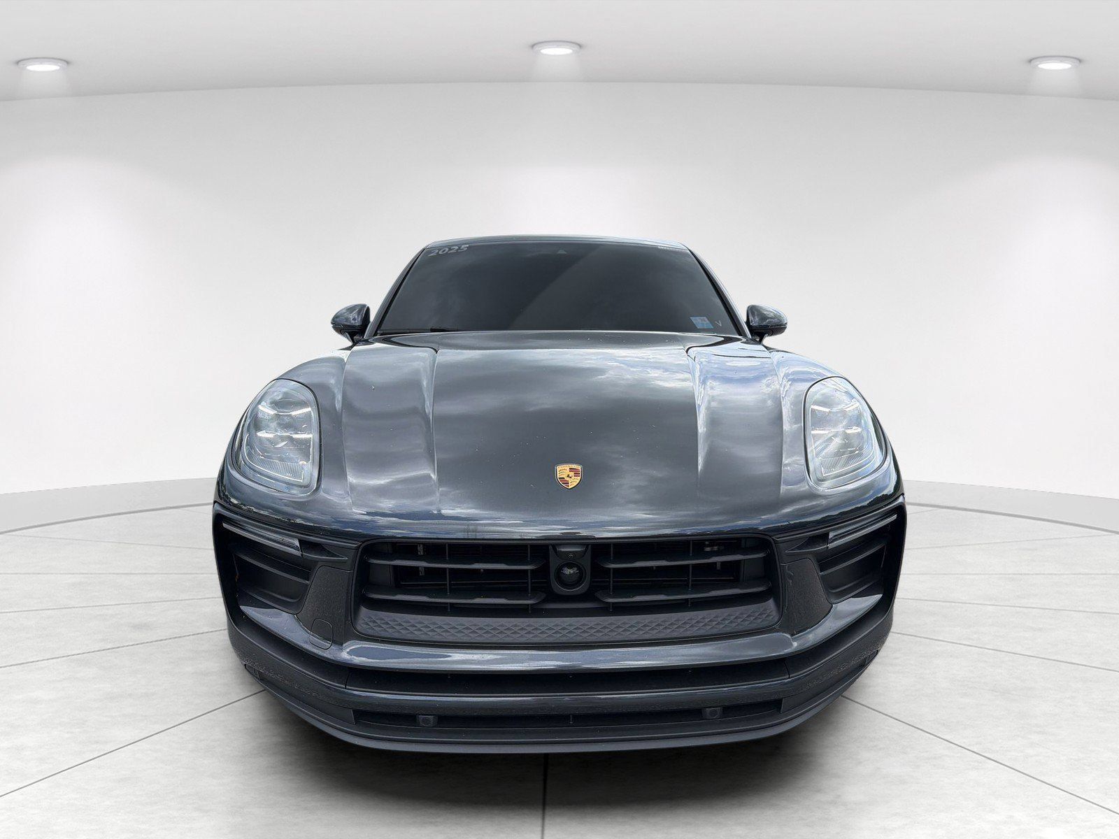 Used 2025 Porsche Macan Turbo AWD/4WD image 2