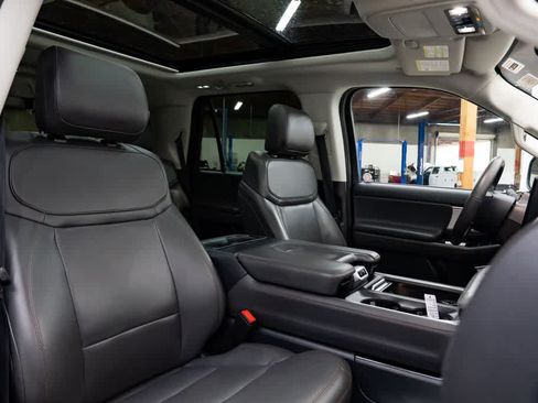 Used 2025 Ford Expedition Active AWD/4WD image 33