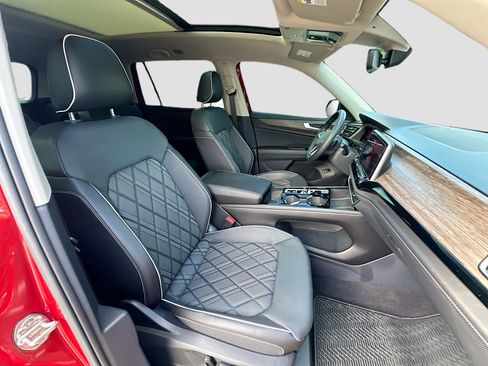 Used 2024 Volkswagen Atlas SEL Premium R-Line image 35