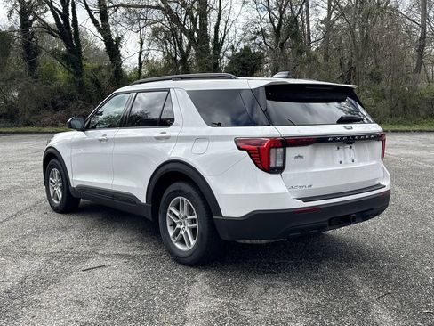 New 2026 Ford Explorer Active RWD image 5