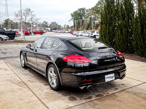 Used 2014 Porsche Panamera S image 9
