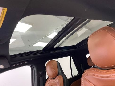 Used 2019 Lincoln Navigator Reserve image 21