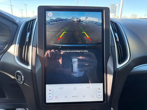 Used 2024 Ford Edge Titanium image 19