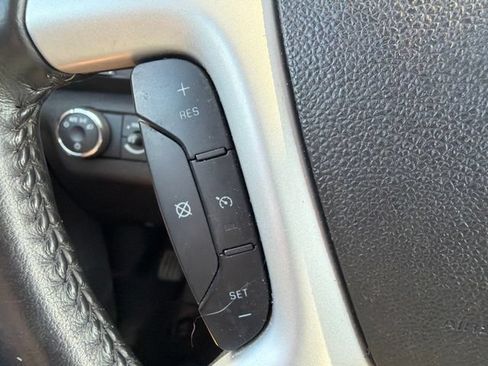Used 2011 Chevrolet Traverse LT FWD image 19
