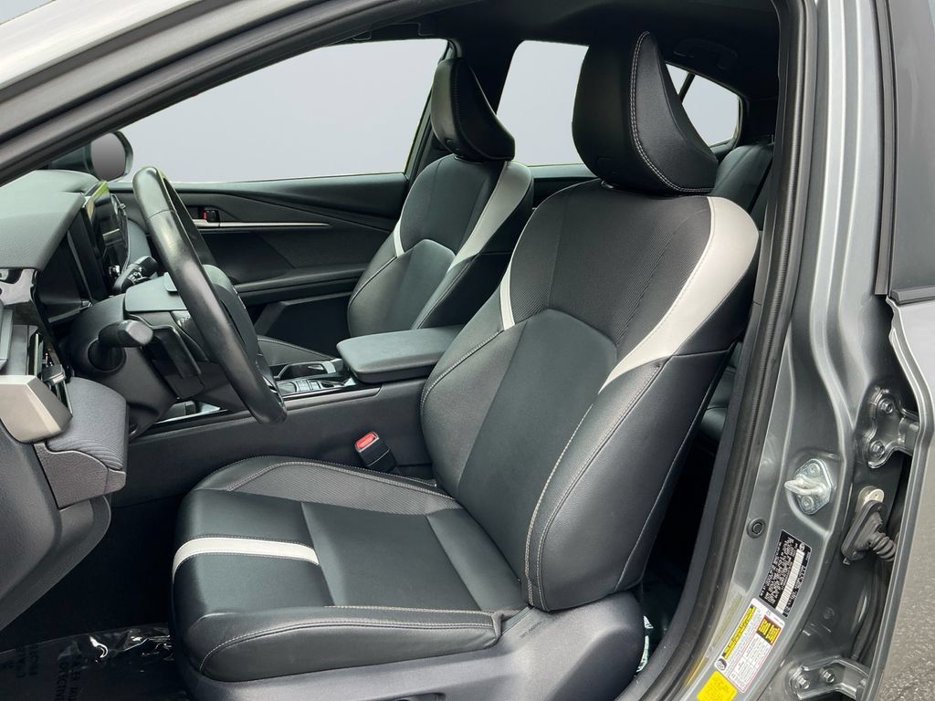Used 2025 Toyota Camry SE FWD image 10