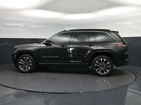 Used 2024 Jeep Grand Cherokee Overland w/ Luxury Tech Group IV AWD/4WD image 4