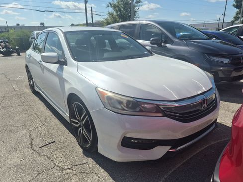 Used 2017 Honda Accord Sport Special Edition image 2