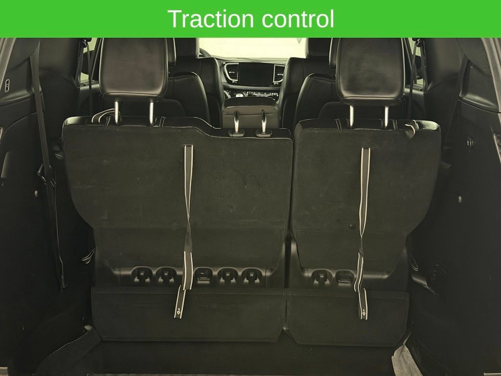 Used 2025 Chrysler Pacifica Select FWD image 16